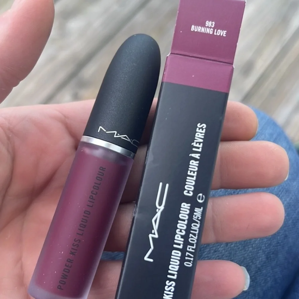 ♣️🌙Mac Burning Love Powder Kiss Liquid Lipstick